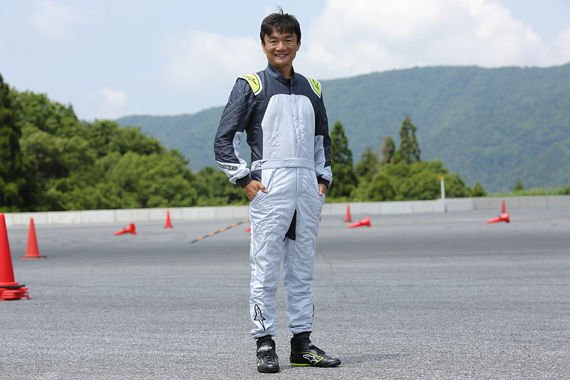 GP PRO COMP SUITを着てみた。同じサイズなのだが、見比べると分かるがSTRATOS SUITよりややすっきりとしたシルエットでかっこいい