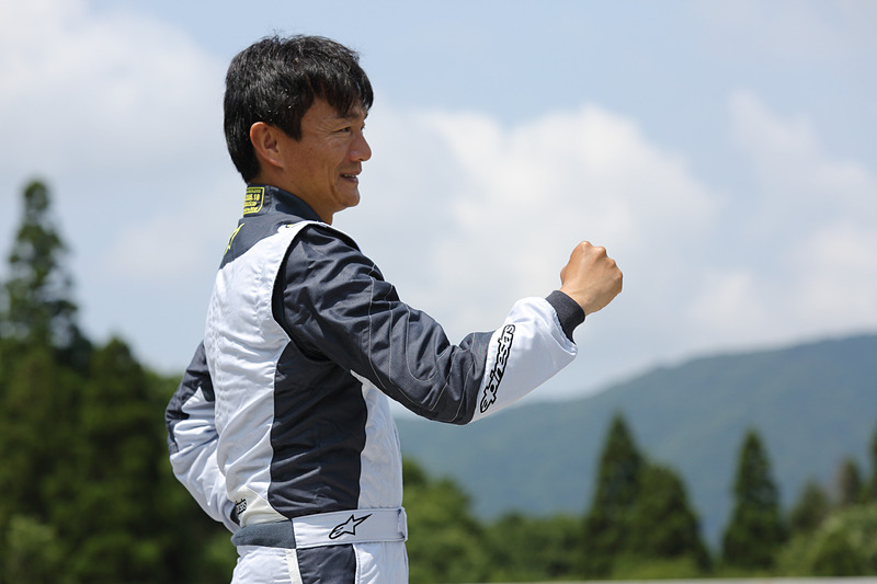 こちらも立体裁断で運転のしやすさを考慮している