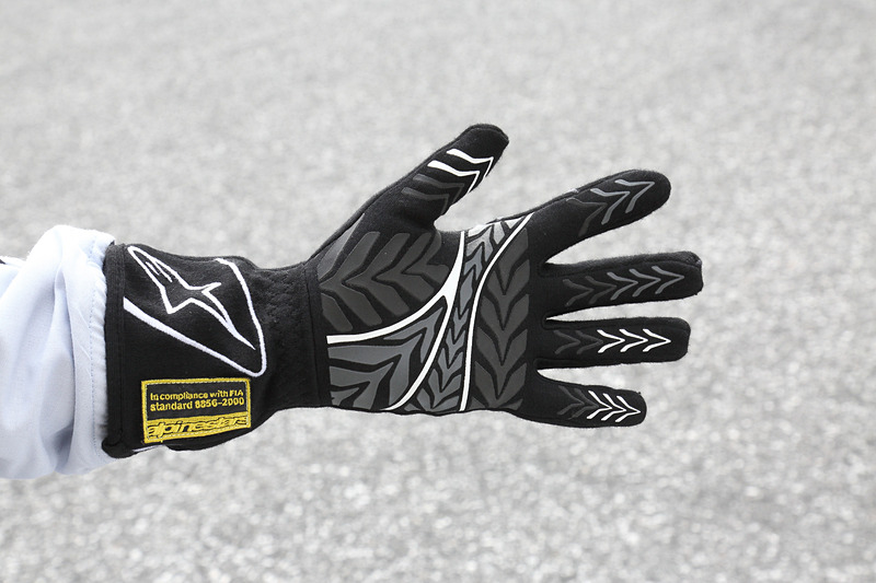 シリコン素材のグリップで力を入れなくてもしっかりと操作ができる