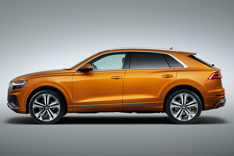 ボディサイズは4995×1995×1705mm（全長×全幅×全高）。ホイールベースは2995mm