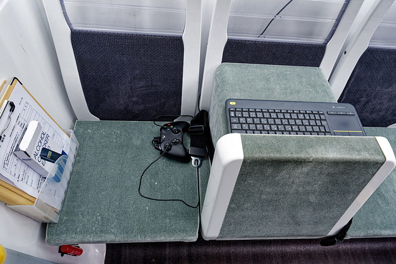 車両の手動操作に利用しているのはゲーム機用のコントローラー