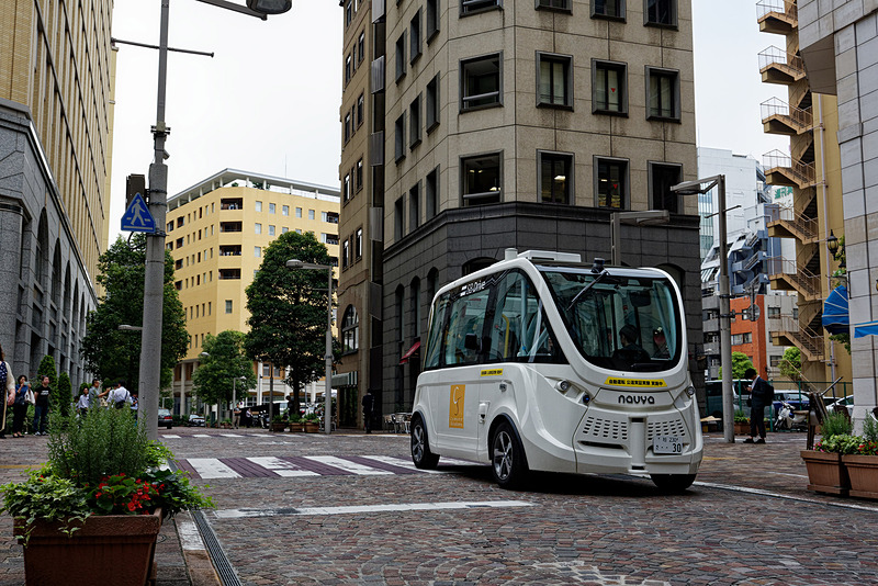 イタリア街を走る自動運転車両