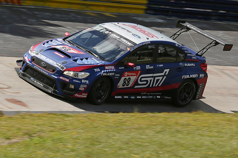 サメ肌塗装などで空力的に進化したSUBARU WRX STI。クルマの光の反射もフラットなものとなり、どことなく凄みが増した