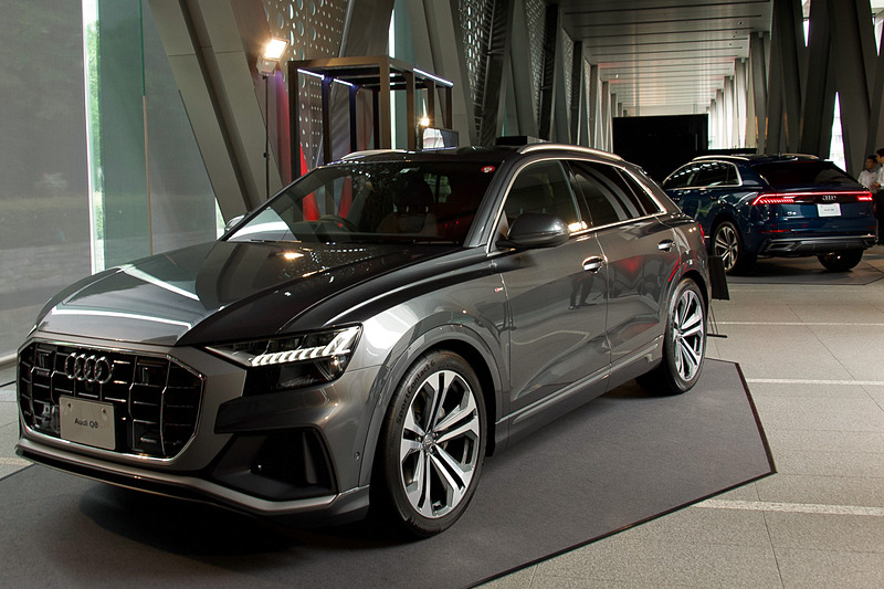 4995×1995×1705mm（全長×全幅×全高）というLクラスのボディを、340PS/500Nmを発生するV型6気筒 3.0リッター直噴ターボエンジンで軽快に加速させる