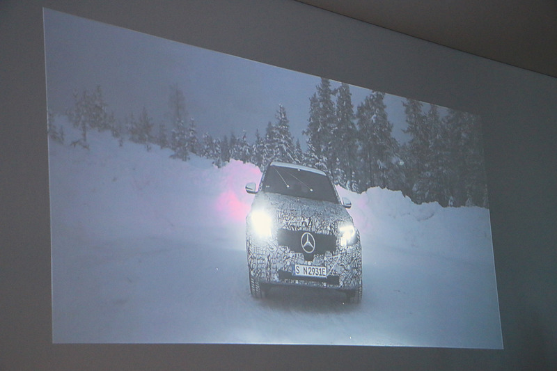 ムービーで紹介された雪山でのEQCのテストシーン