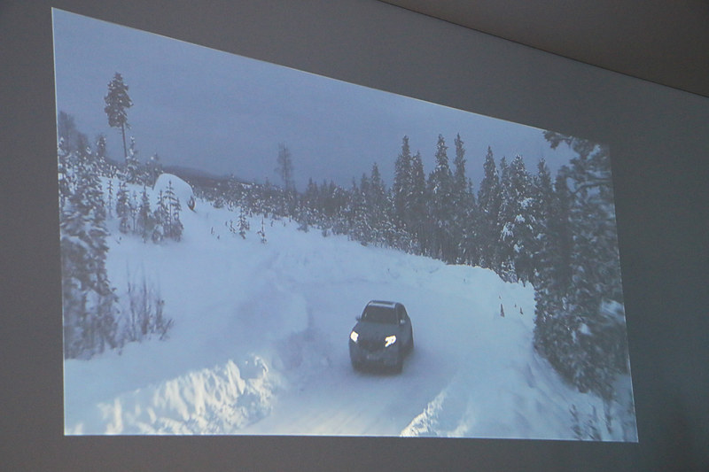 ムービーで紹介された雪山でのEQCのテストシーン