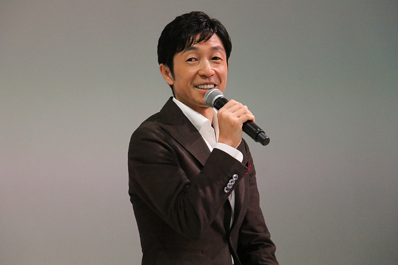 自宅のある京都から東京都府中市の東京競馬場までドライブすることもあると語った武豊さん。EVで走行音が低いEQCについても興味津々という様子だった