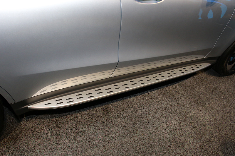 大型ステップを装備する