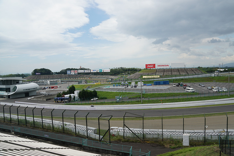 最終コーナーや日立オートモティブシステムズシケインの様子