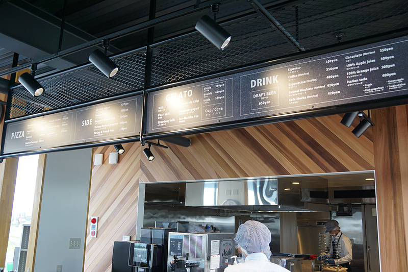 メインとなるピザのほか、フライドポテトなどのサイドメニュー、ジェラートやドリンクが提供される