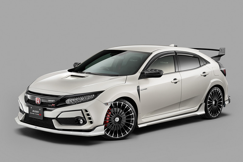 無限パーツを装着した「シビック TYPE R」