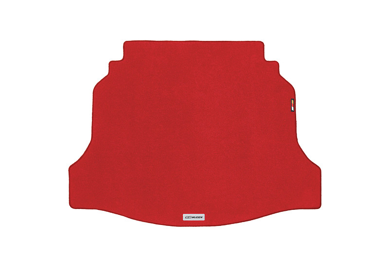 スポーツマットと同様の材質を採用し、高い耐久性とした「スポーツラゲッジマット」（2万1600円）。無限エンブレム入り。カラーはブラック（左）、レッド（右）を設定