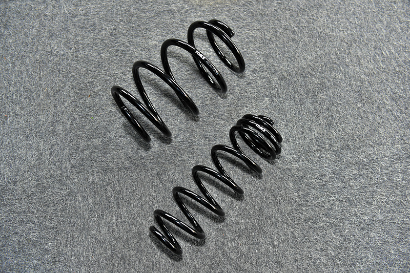 標準状態から20mmローダウンする「コンフォートローダウンスプリング」