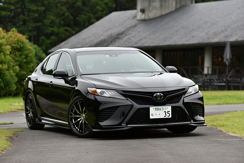 輸出用の「カムリ」をベースにしたコンプリートカー「TOM'S C35」（撮影車はオプション装着モデル）