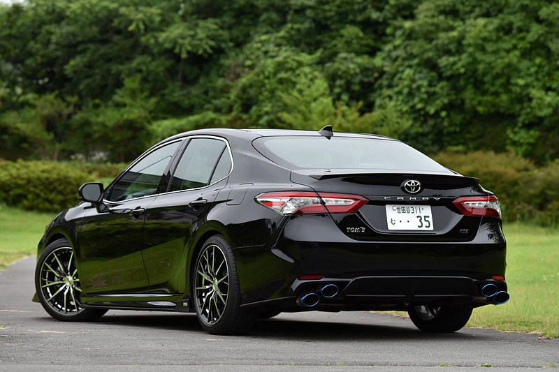 TOM'S C35のボディサイズは4895×1840×1445mm（全長×全幅×全高）、ホイールベースは2825mm。車両重量は1620kgと、日本仕様のカムリで最重量モデルになる「WS“レザーパッケージ”」などと比べて20kg重い