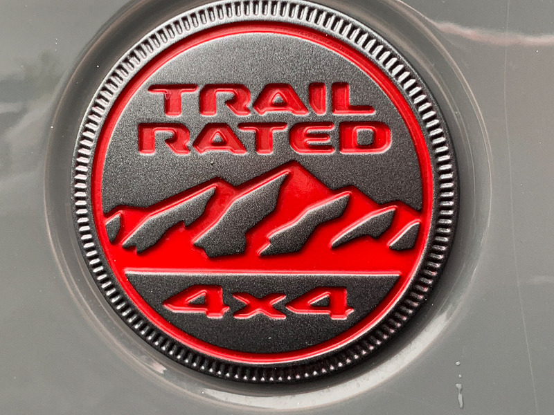 ラングラー以外のモデルにオフローダーの証として付けられていたエンブレム