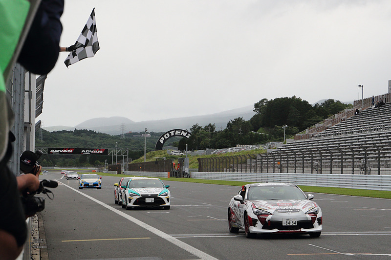 第4戦オートポリスに続いてみごと優勝！