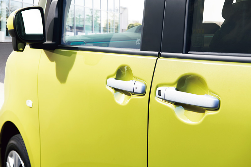 力の加減が難しい子供や高齢者でもドアを楽に閉められる「助手席イージークローザー」