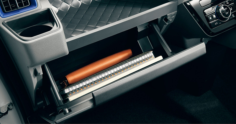 グローブボックスは縦型収納