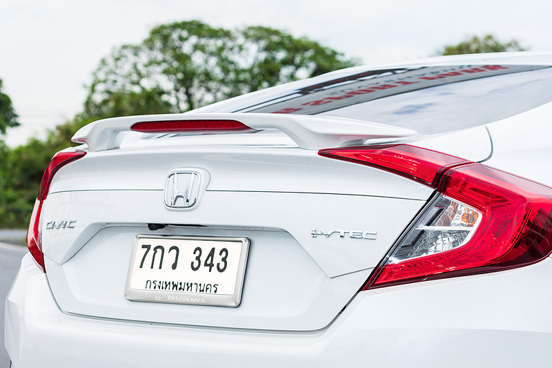 リアにはトランクスポイラー、リアアンダースポイラー、エキゾーストパイプフィニッシャーが装着