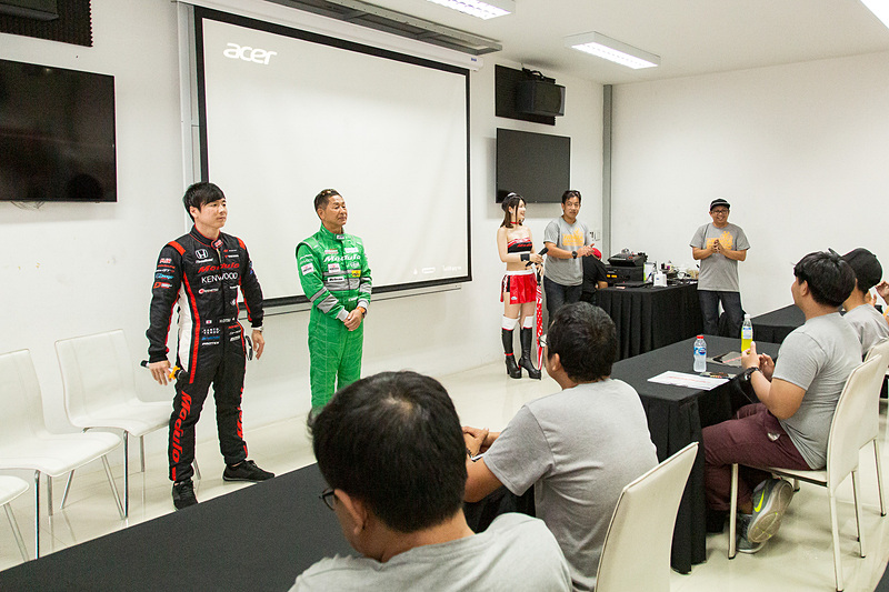 講師を務めた34号車 Modulo KENWOOD NSX GT3のドライバーである大津弘樹選手（左）とModulo開発アドバイサーを務める土屋圭市氏（右）