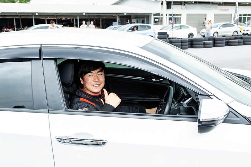 まずは大津選手や土屋氏がお手本を披露