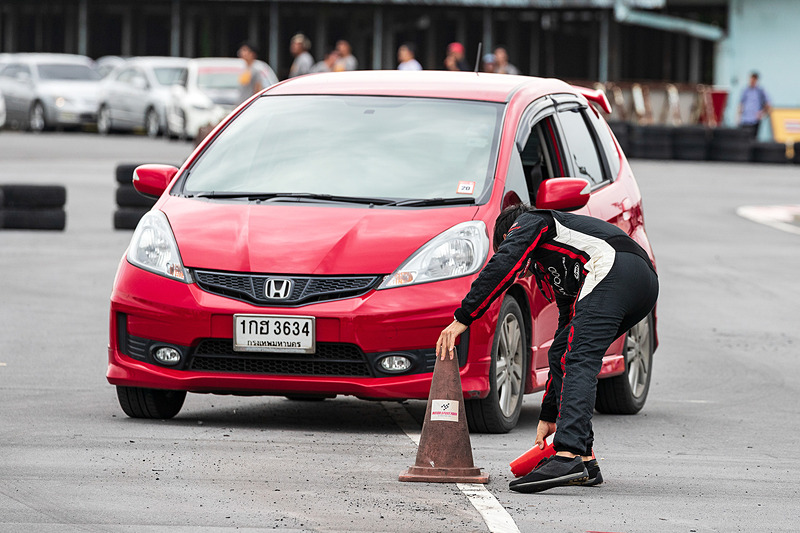 スラロームステーションを担当したのは大津選手。自らパイロンを直したりと大活躍だった