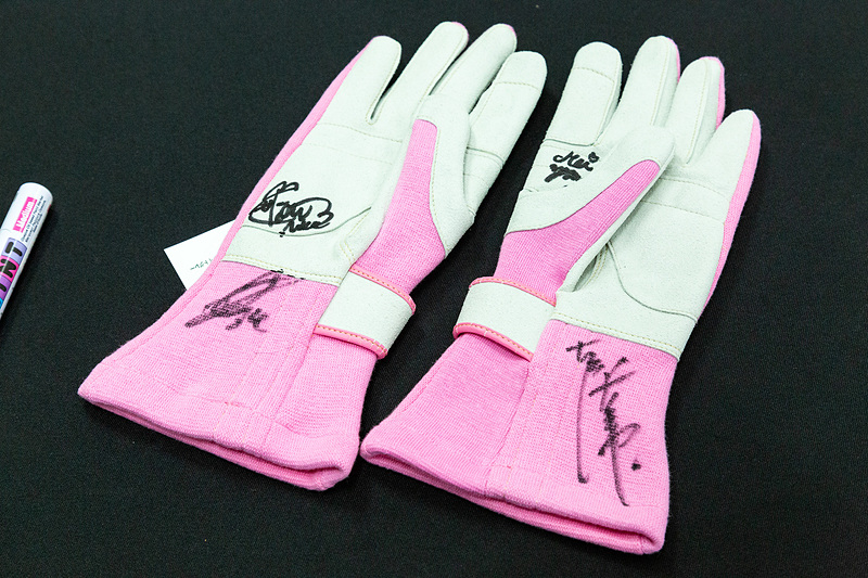 抽選会が行なわれ、土屋氏や大津選手からプレゼント