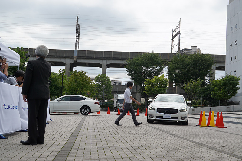 国内初公開となる「自動遠隔出庫（長距離呼び寄せ）システム」のデモンストレーション