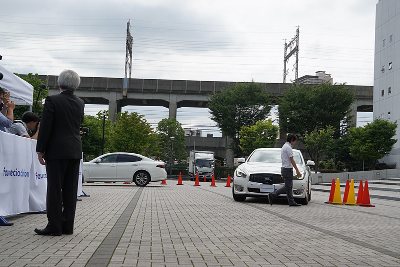 国内初公開となる「自動遠隔出庫（長距離呼び寄せ）システム」のデモンストレーション