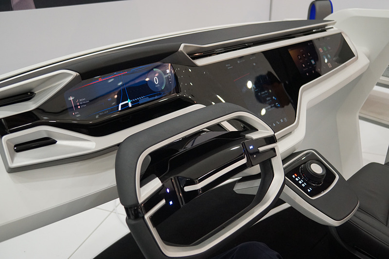 ナビゲーション、音声認識、 コネクテッドサービスなどを統合したAndroidベースのシステム「Voice-Activated Cockpit」