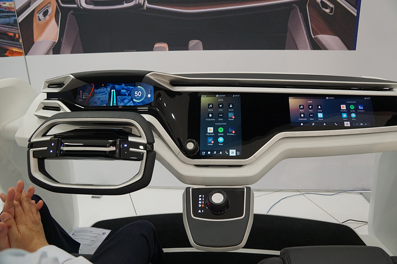 ナビゲーション、音声認識、 コネクテッドサービスなどを統合したAndroidベースのシステム「Voice-Activated Cockpit」