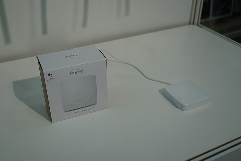 量産向けネットワーク「Smart Access」とスマートリモコン「Nature Remo」を連携させたHOME IoT。夏の日の帰宅前など、クルマの中から音声でエアコン操作可能にする