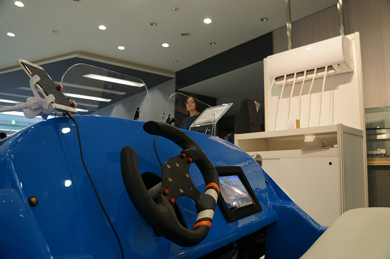 量産向けネットワーク「Smart Access」とスマートリモコン「Nature Remo」を連携させたHOME IoT。夏の日の帰宅前など、クルマの中から音声でエアコン操作可能にする