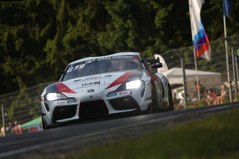 TOYOTA GAZOO Racing 90号車 GRスープラ（佐々木雅弘/ウヴェ・クリーン/ヘルフィ・ダーネンス/モリゾウ組）は総合41位から40位へ