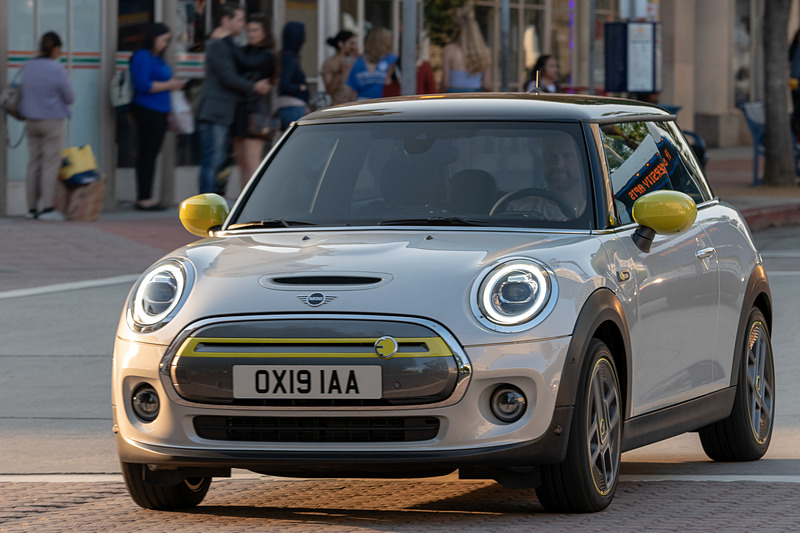 MINIブランドのEV（電気自動車）「MINI Cooper SE」