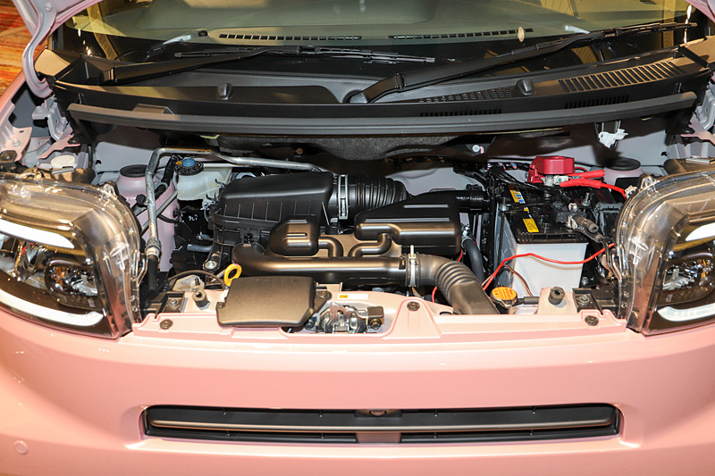 最高出力38kW（52PS）/6900rpm、最大トルク60Nm（6.1kgfm）/3600rpmを発生する直列3気筒DOHC 0.66リッター「KF」型エンジン