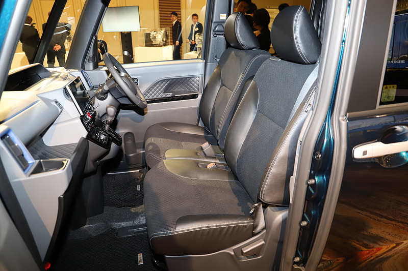 新型タント カスタム RS