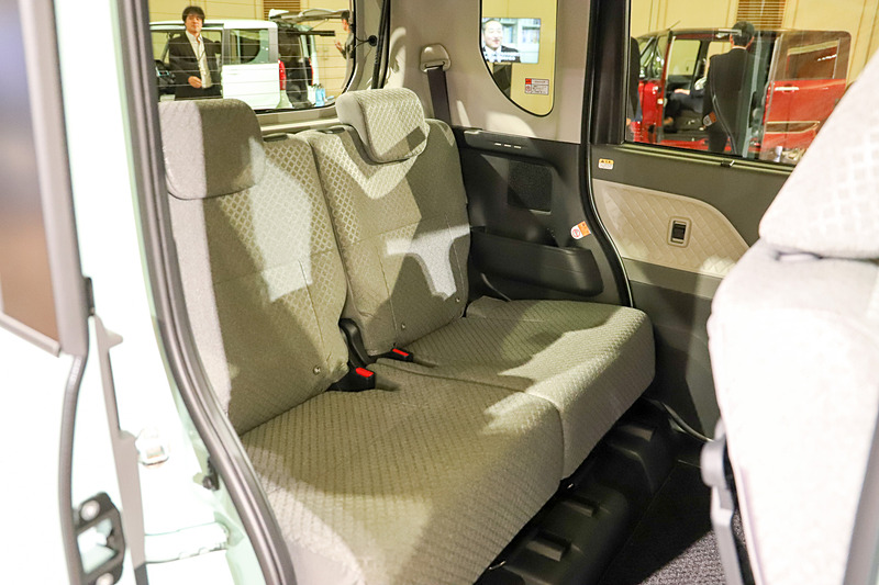 タント X（アイスグリーン）