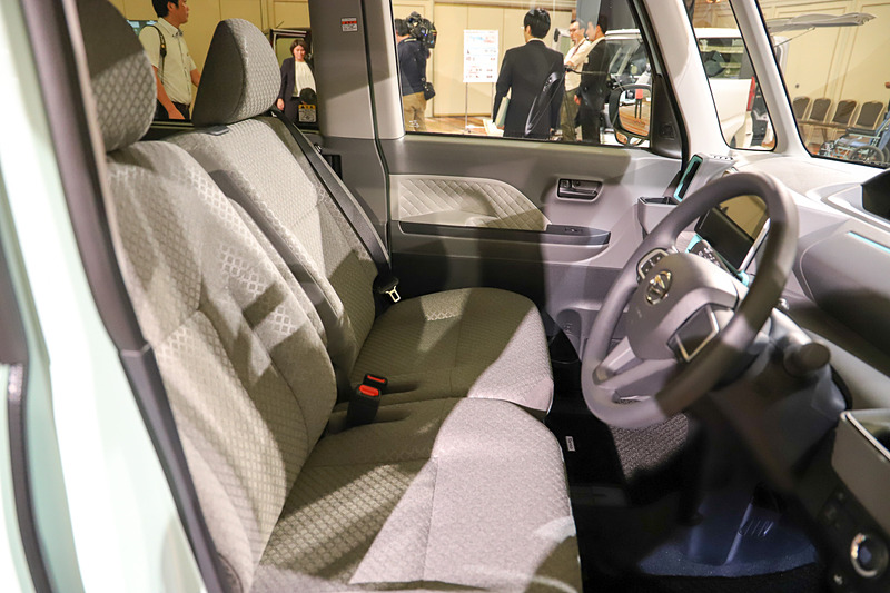 タント X（アイスグリーン）