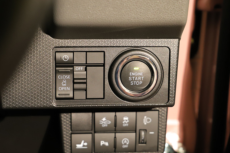 プッシュスタートスイッチまわりのスイッチ類