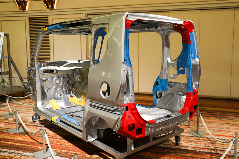 ホワイトボディも展示