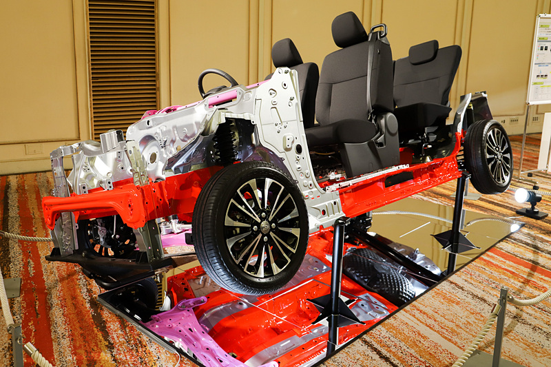 ホワイトボディも展示