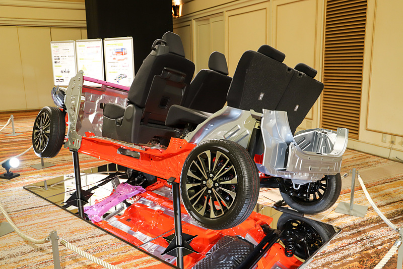 ホワイトボディも展示