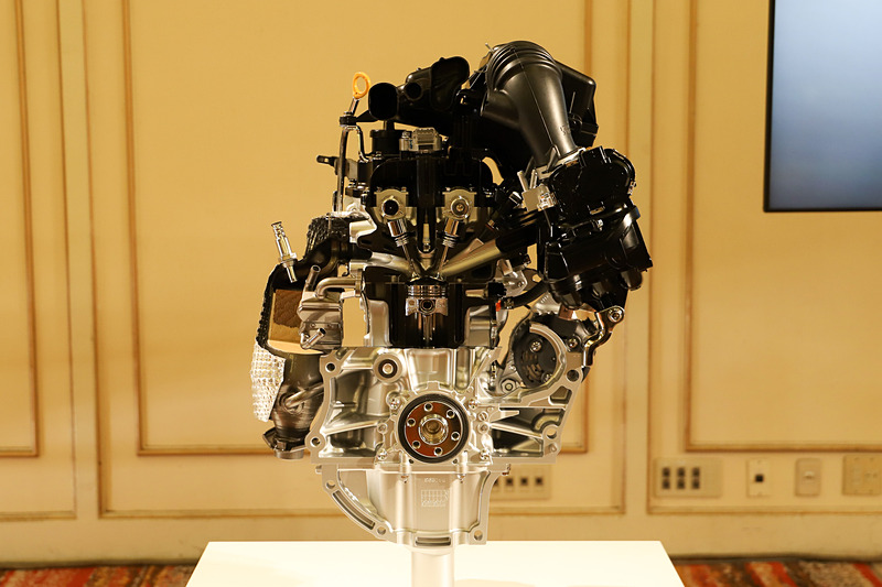 自然吸気エンジンのカットモデル