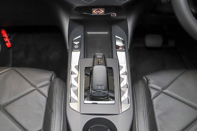 DS 3 クロスバック「Grand Chic」のインテリア