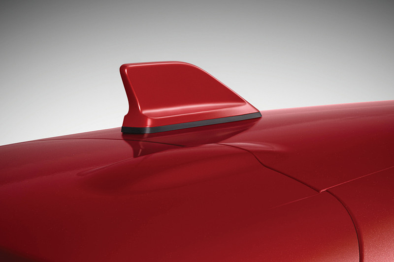 ボディ同色のシャークアンテナを装着