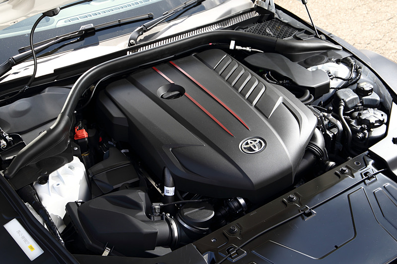 RZが搭載する直列6気筒3.0リッター直噴ターボ「B58」型エンジンは最高出力250kW（340PS）/5000rpm、最大トルク500Nm（51.0kgfm）/1600-4500rpmを発生。WLTCモード燃費は12.2km/L