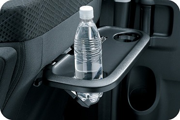 フロントシート背面にパーソナルテーブルを追加