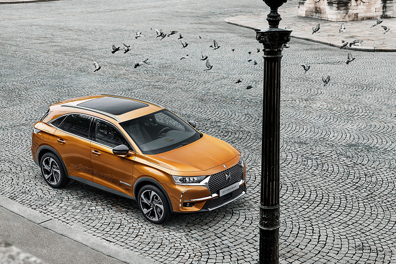 「DS 7 クロスバック」にオートクチュールを導入